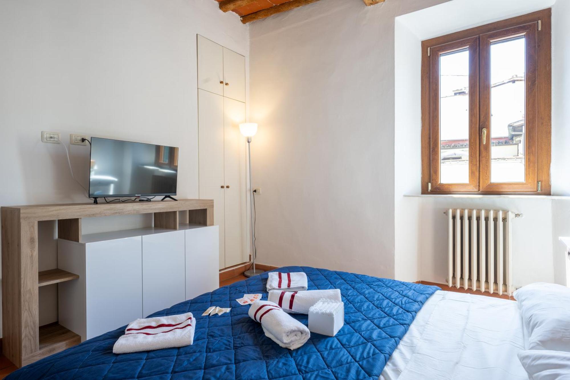 Tipica Cozy House + Parking! Florencia