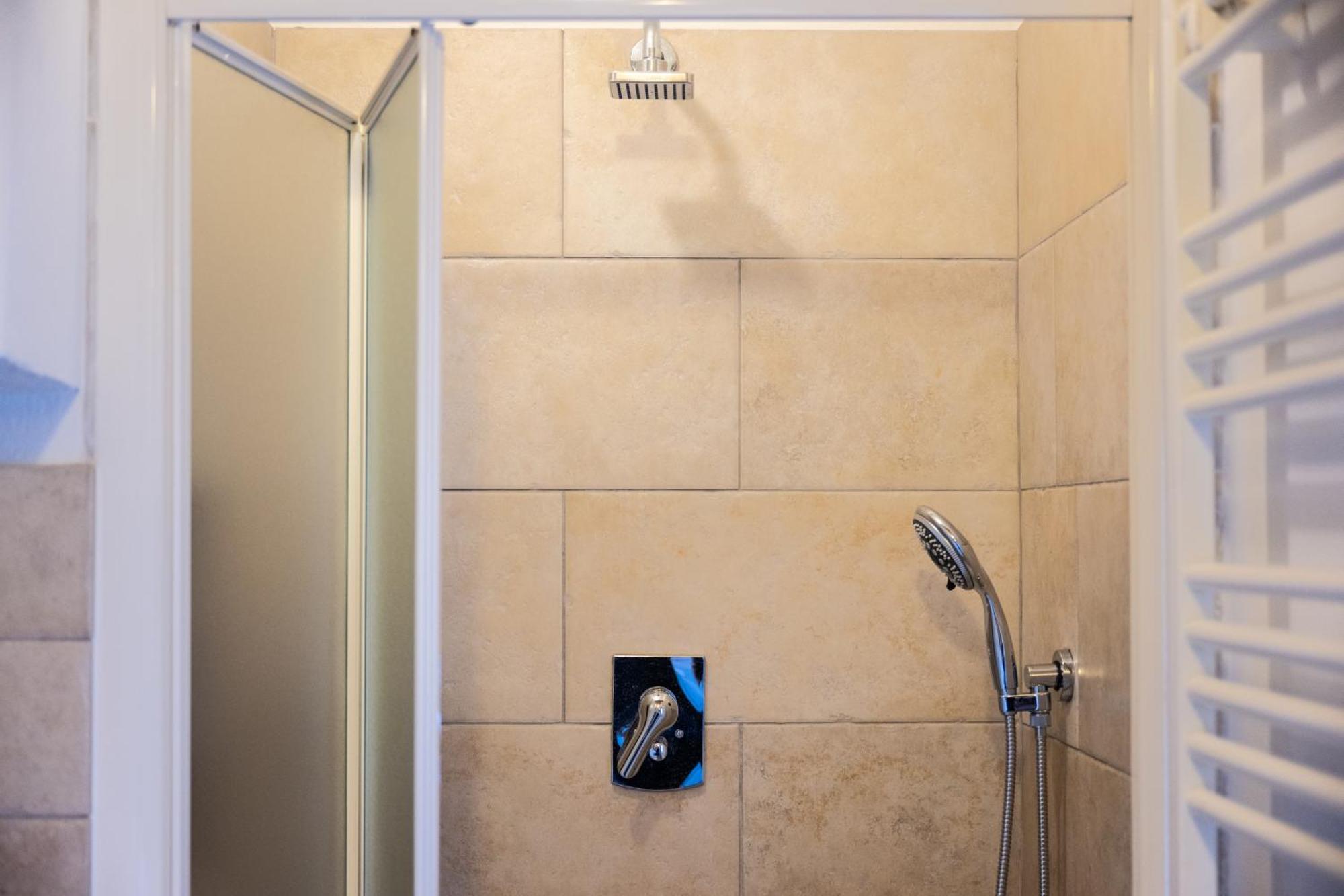 Tipica Cozy House + Parking! Florencia