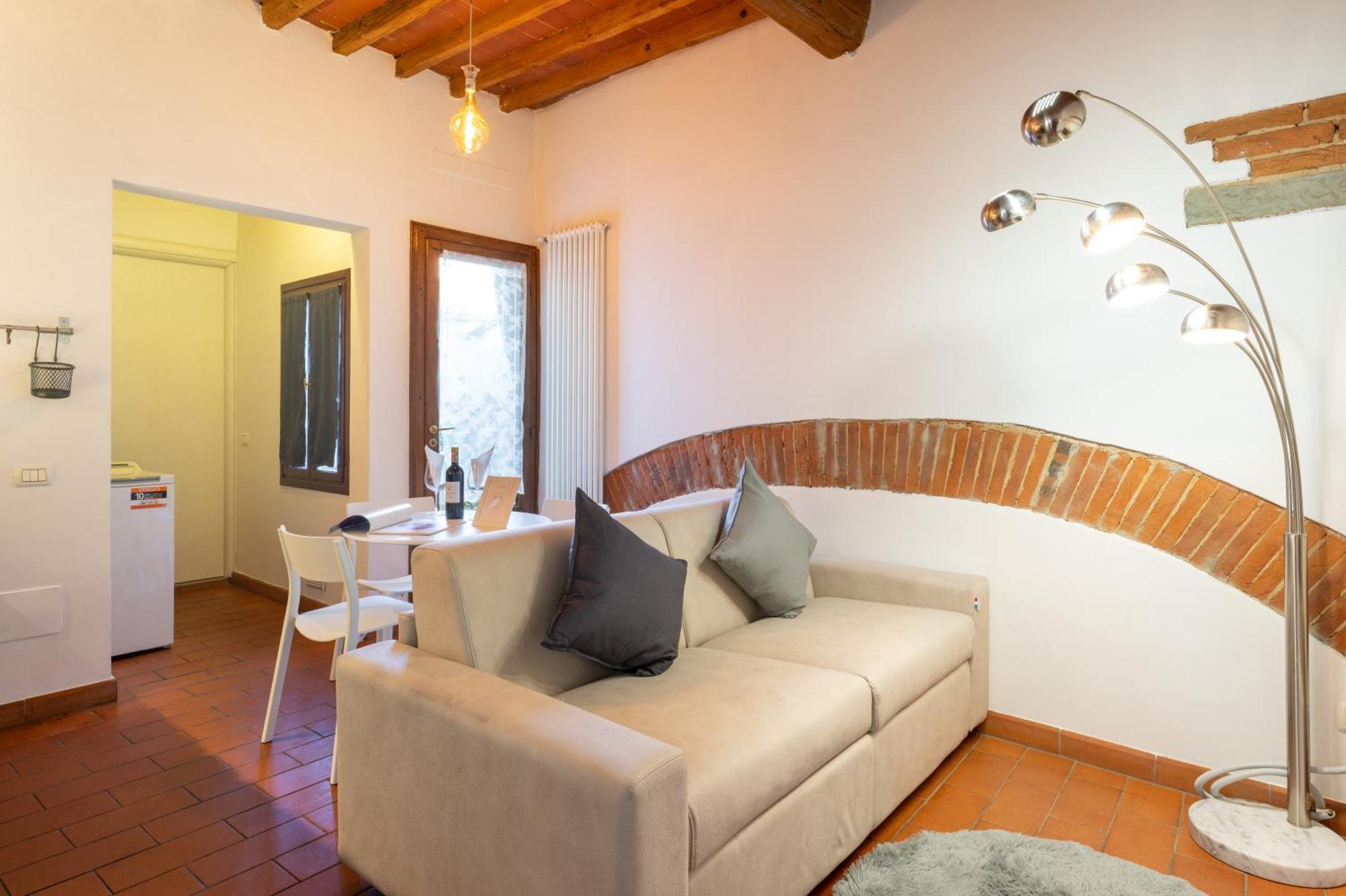 Tipica Cozy House + Parking! Florencia